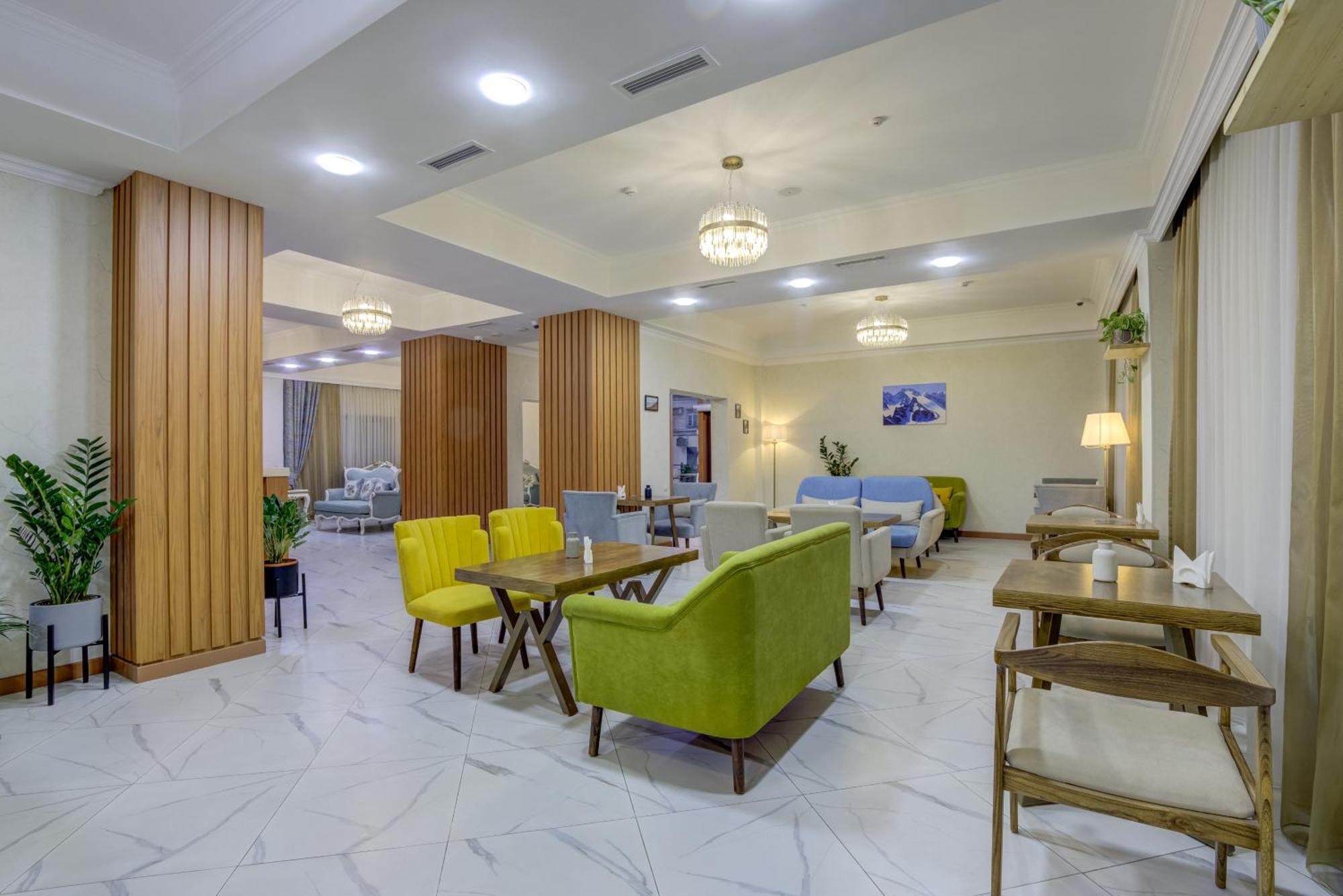 Hotel Lulu Bishkek Exteriör bild