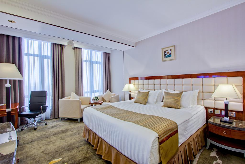 Hotel Lulu Bishkek Exteriör bild