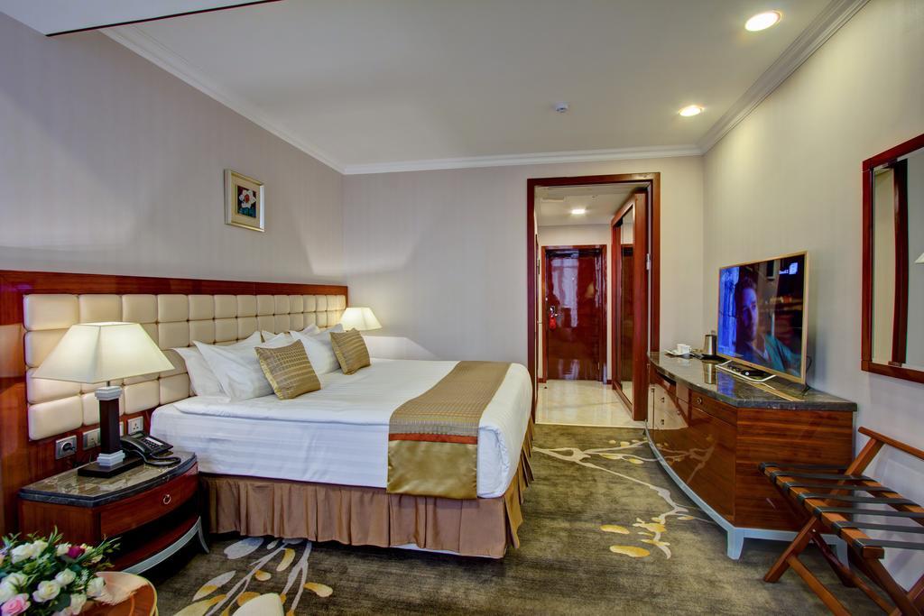Hotel Lulu Bishkek Exteriör bild