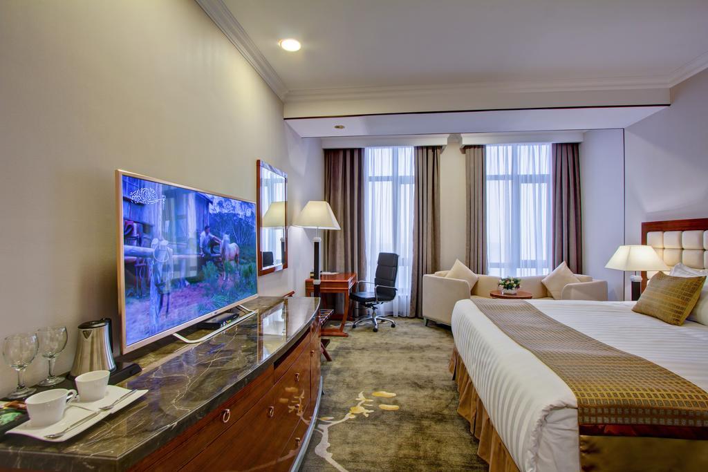 Hotel Lulu Bishkek Exteriör bild