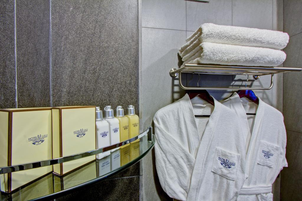 Hotel Lulu Bishkek Exteriör bild