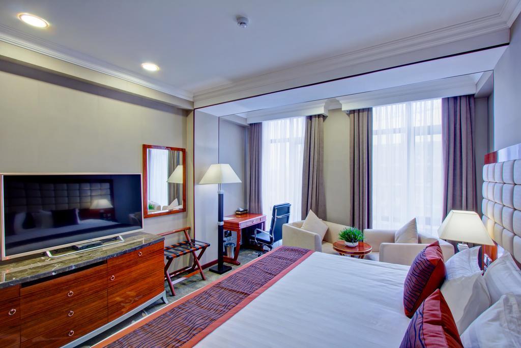Hotel Lulu Bishkek Exteriör bild