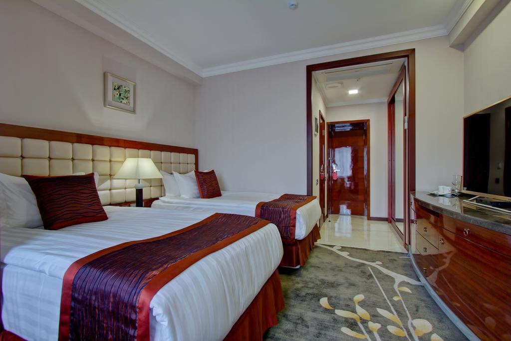 Hotel Lulu Bishkek Exteriör bild