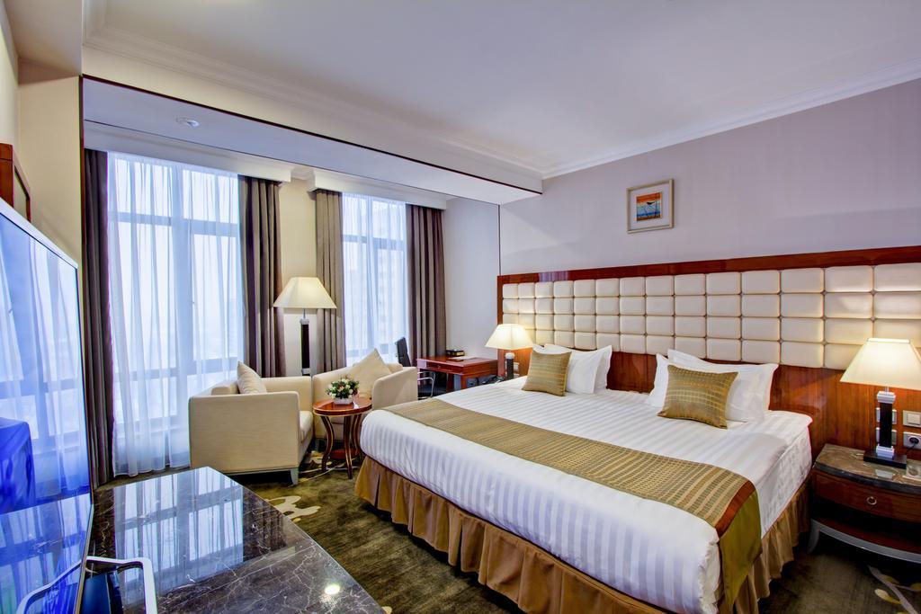 Hotel Lulu Bishkek Exteriör bild